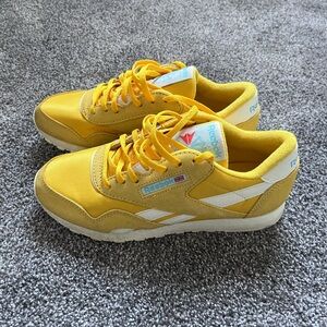 Reebok Classic AZ Women’s Athletic Sneakers